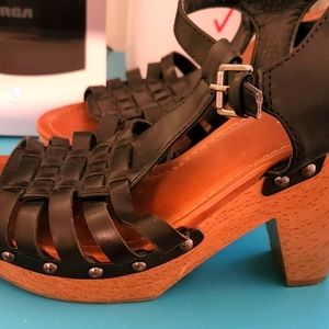 Indigo Rd. Black Cross Strap Heels